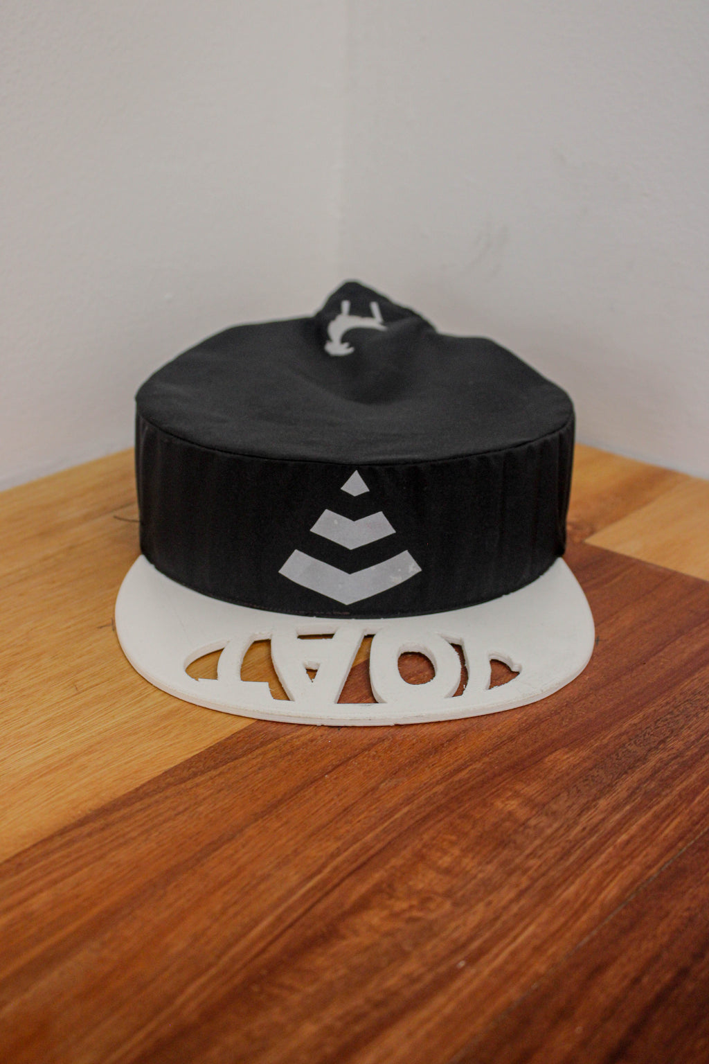 A/W26 JOAT. 2 TONE B&W Pyramid Essential Cap
